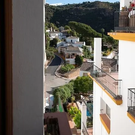Apartment 3 Bed In Benahavis