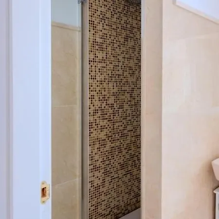 3 Bed In Apartment *