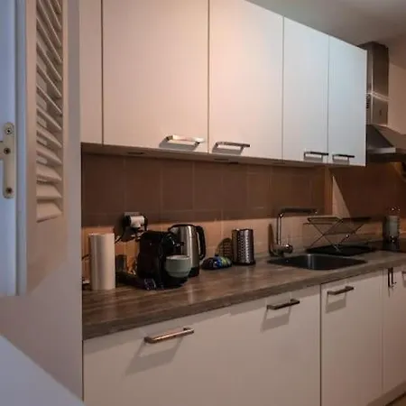 3 Bed In Apartment