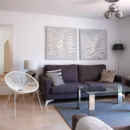 3 Bed In Apartment *
